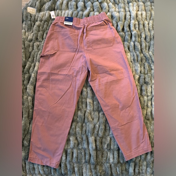 Old Navy cargo style pants. Size M. Never worn. - Picture 3 of 4